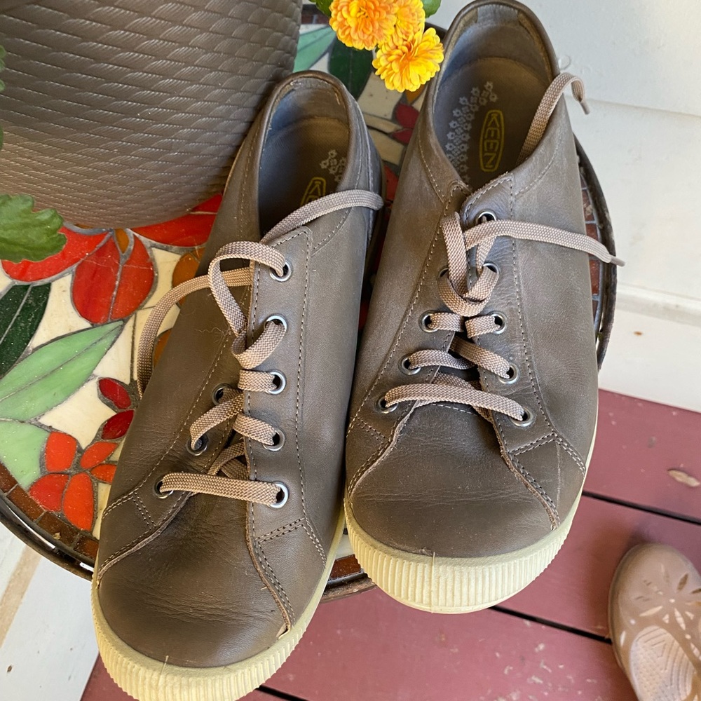 Like new Keen Lorelei